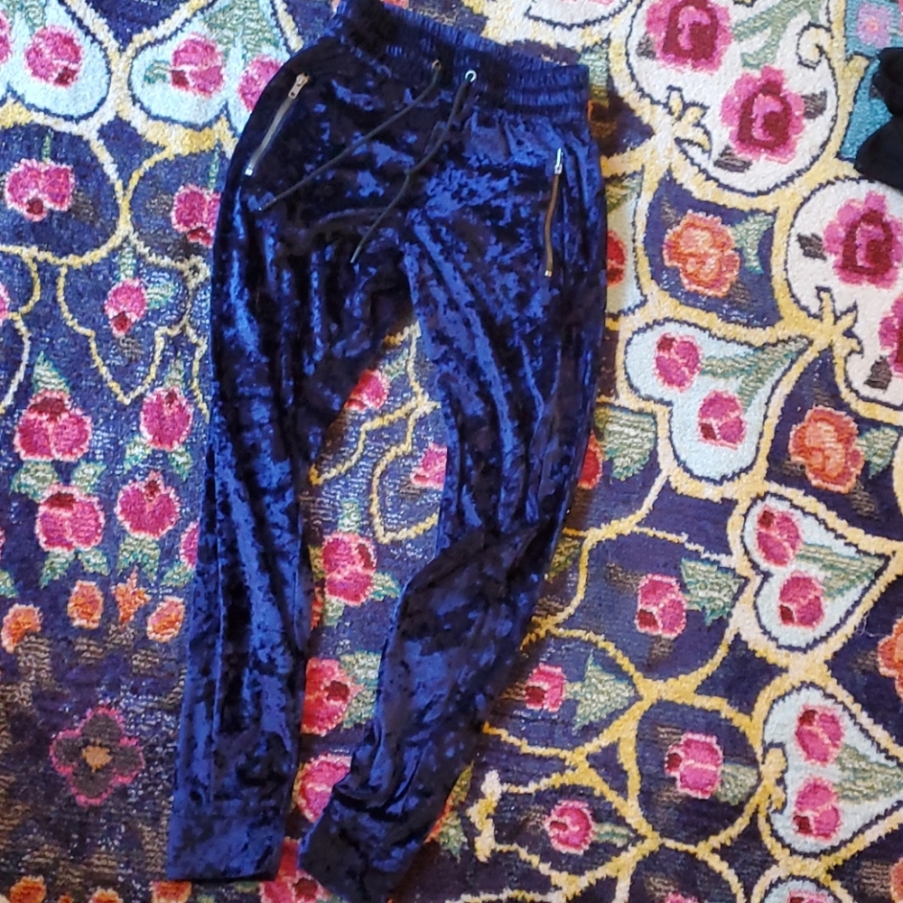 Emma & Sam velvet pants
